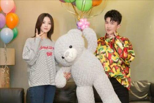 娱乐吃瓜背景视频,吃瓜群众背后的故事